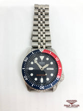 Load image into Gallery viewer, Seiko Automatic Diver's 200M "Pepsi"on Rubber Strap Just Arrived they are Rare !