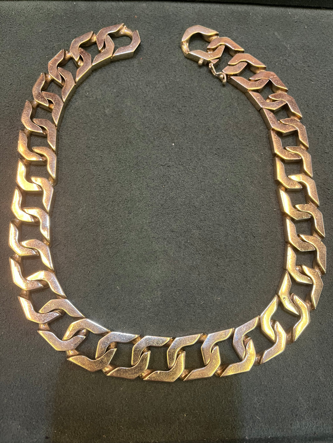 Gold 9 ct Neckchain Heavy link 252 gms