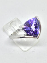 Load image into Gallery viewer, 18ct Tanzanite &amp; White Gold Ring
