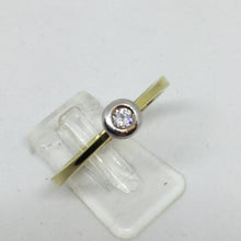 Charger l&#39;image dans la galerie, 18ct Yellow Gold  Diamond Ring
