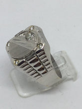 Charger l&#39;image dans la galerie, 18ct Unisex White Gold Diamond Ring
