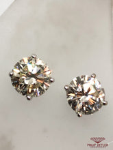 Laden Sie das Bild in den Galerie-Viewer, 18ct Brilliant Cut Diamond Earrings
