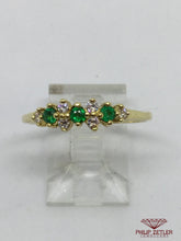 Afbeelding in Gallery-weergave laden, 18ct Emerald and Diamond Eternity RIng
