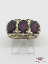 Afbeelding in Gallery-weergave laden, 9ct 3 Garnet Dress Ring
