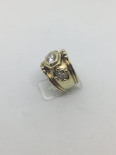 Charger l&#39;image dans la galerie, 9ct Wide Gold Cubic Zirconia Dress Ring
