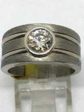 Laden Sie das Bild in den Galerie-Viewer, 18ct White Gold Diamond Ring
