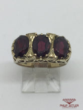 Afbeelding in Gallery-weergave laden, 9ct 3 Garnet Dress Ring

