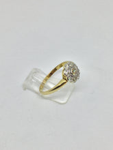 Charger l&#39;image dans la galerie, 18ct Diamond Flower Cluster Antique Ring
