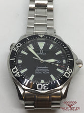 Laden Sie das Bild in den Galerie-Viewer, Omega Seamaster 300 m Professional Automatic Watch
