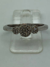 Afbeelding in Gallery-weergave laden, 9ct White Gold Cluster Diamond Ring
