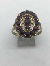 Laden Sie das Bild in den Galerie-Viewer, 9ct Gold  Garnet Dress Ring
