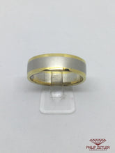 Laden Sie das Bild in den Galerie-Viewer, Platinum and 18ct Yellow Gold Half Round Wedding Ring
