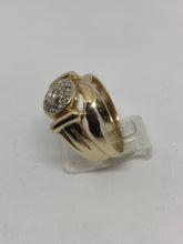 Afbeelding in Gallery-weergave laden, 9ct Gold Ladies 5 Diamond Wedding Ring Set
