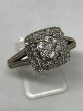 Charger l&#39;image dans la galerie, 9 ct Ladies Gold Diamond Cluster Ring
