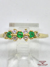 Afbeelding in Gallery-weergave laden, 18ct Emerald and Diamond Eternity RIng
