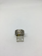Charger l&#39;image dans la galerie, 18ct White Gold Diamond Ring
