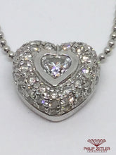 Laden Sie das Bild in den Galerie-Viewer, 18ct White Gold Diamond Heart Shaped Pendant

