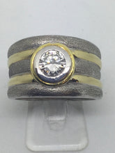 Laden Sie das Bild in den Galerie-Viewer, 18ct Ladies Yellow &amp; White Gold Diamond Ring

