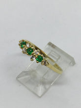 Afbeelding in Gallery-weergave laden, 18ct Emerald and Diamond Eternity RIng
