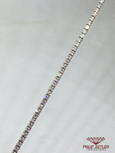 Laden Sie das Bild in den Galerie-Viewer, 18ct White Gold Diamond Tennis Bracelet
