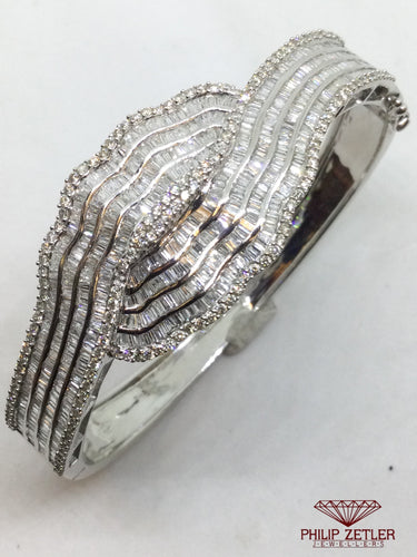 18ct Bangle Diamond Baguette Gold Stunning Piece
