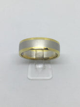 Laden Sie das Bild in den Galerie-Viewer, Platinum and 18ct Yellow Gold Half Round Wedding Ring
