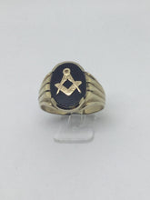 Load image into Gallery viewer, 9ct Gents Onyx Masonic Ring
