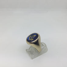 Laden Sie das Bild in den Galerie-Viewer, 9ct Gold Oval Mans Masonic Dress Ring
