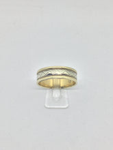 Afbeelding in Gallery-weergave laden, 9ct White and Yellow Gold Wedding Ring
