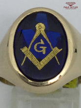 Laden Sie das Bild in den Galerie-Viewer, 9ct Gold Oval Mans Masonic Dress Ring
