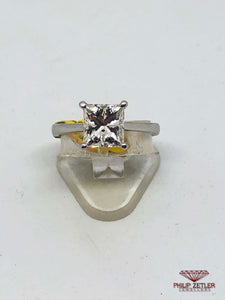 18 ct Princess Cut Diamond Ring in White Gold