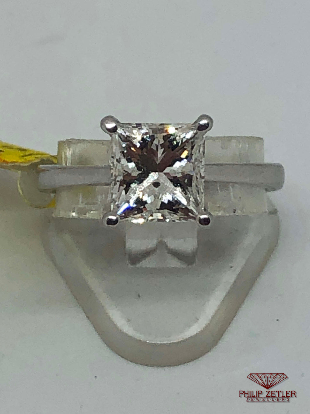 18 ct Princess Cut Diamond Ring in White Gold