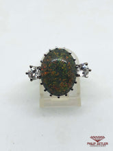 Afbeelding in Gallery-weergave laden, 18ct Black Opal &amp; Diamond Gold Ring
