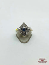 Laden Sie das Bild in den Galerie-Viewer, 9ct White Gold Sapphire &amp; Diamond Ring
