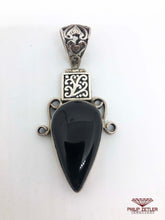 Charger l&#39;image dans la galerie, Silver and Onyx Pear Shaped Pendant
