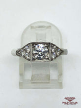 Laden Sie das Bild in den Galerie-Viewer, 18ct White Gold Diamond Ring
