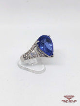 Afbeelding in Gallery-weergave laden, 18ct White Gold Pear Shaped Tanzanite &amp; Diamond  Ring
